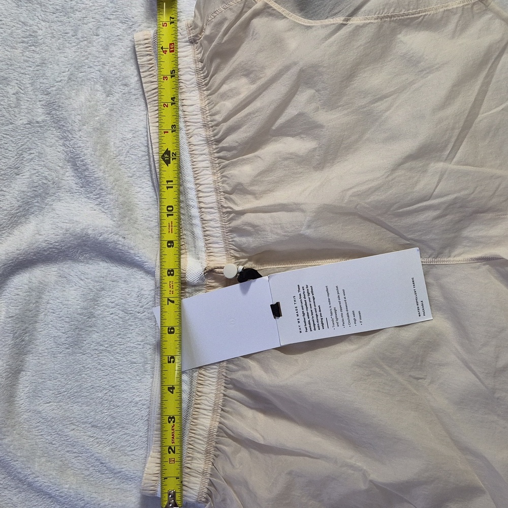 Lululemon Step Out High Rise Shorts NWT - Picture 8 of 12